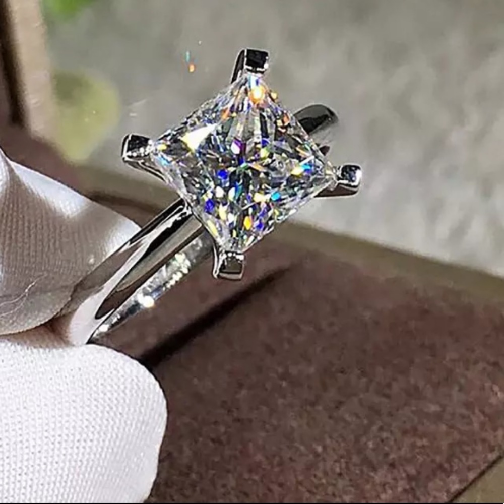 New Luxury Crystal Zirconia Engagement Ring